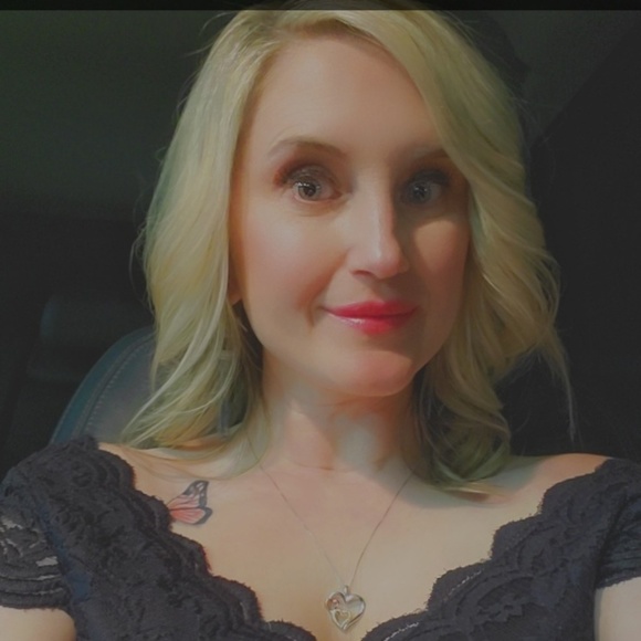 Meet your Posher, Gina - Picture 1 of 1